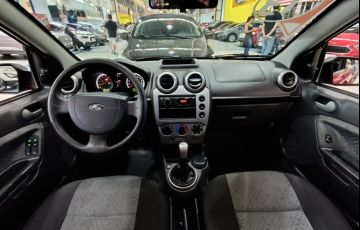 Ford Fiesta 1.6 MPi Class Hatch 8v - Foto #10