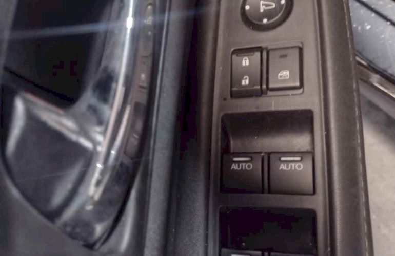 Honda HR-V Touring CVT 1.8 I-VTEC FlexOne - Foto #2