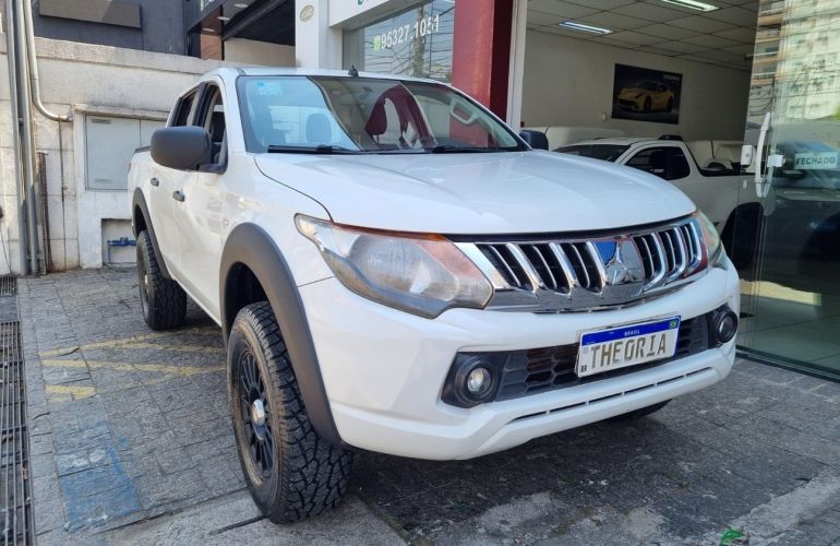 Mitsubishi L200 Triton 2.4 16V Turbo Sport GL CD 4x4 - Foto #3