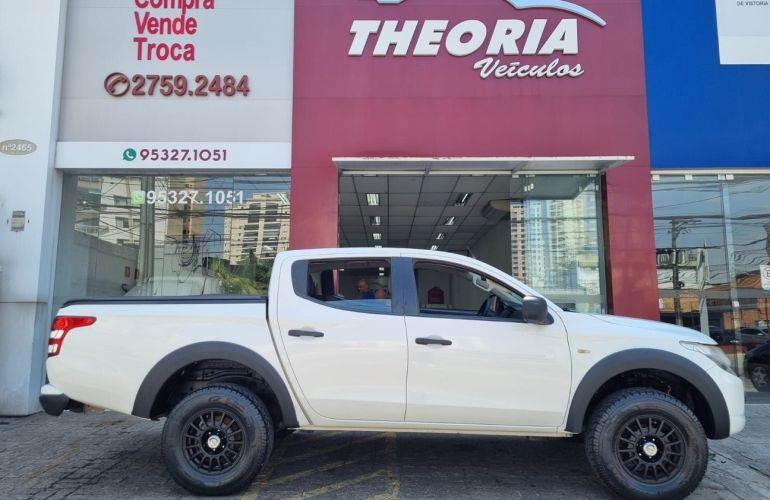 Mitsubishi L200 Triton 2.4 16V Turbo Sport GL CD 4x4 - Foto #9