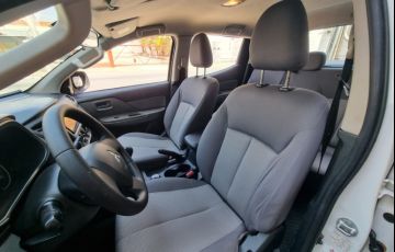 Mitsubishi L200 Triton 2.4 16V Turbo Sport GL CD 4x4 - Foto #10