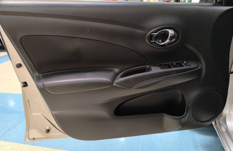 Nissan Versa 1.6 16V SV - Foto #10