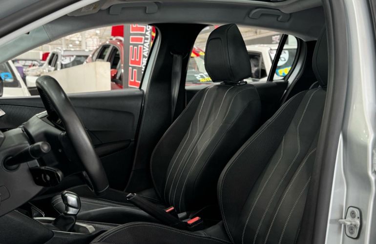 Peugeot 208 1.6 16V Griffe - Foto #6