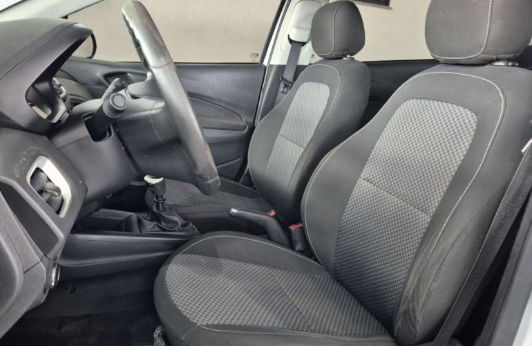 Chevrolet Onix 1.0 LT (Flex) - Foto #7