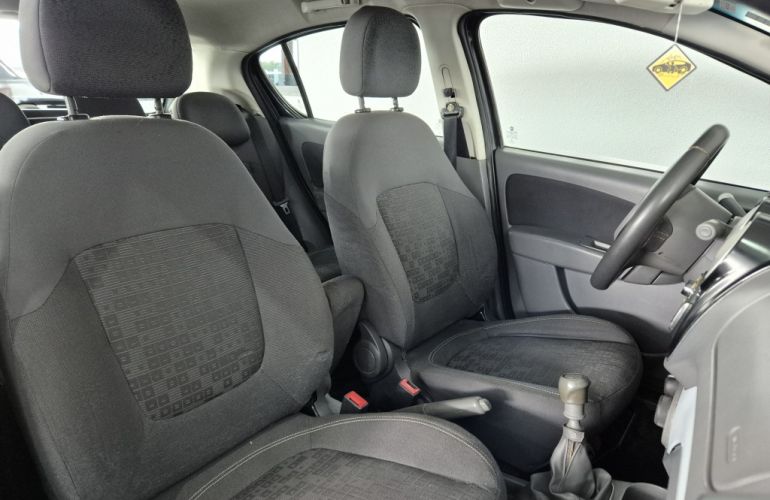 Fiat Palio Attractive 1.0 8V (Flex) - Foto #7