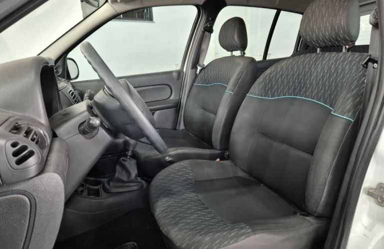Renault Clio Expression 1.0 16V (Flex) - Foto #8