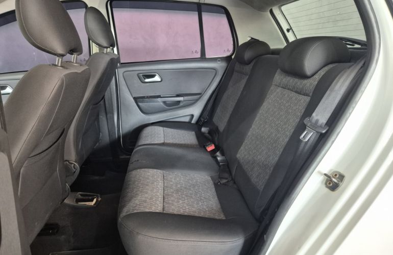 Volkswagen Fox Trend 1.0 8V (Flex) - Foto #8