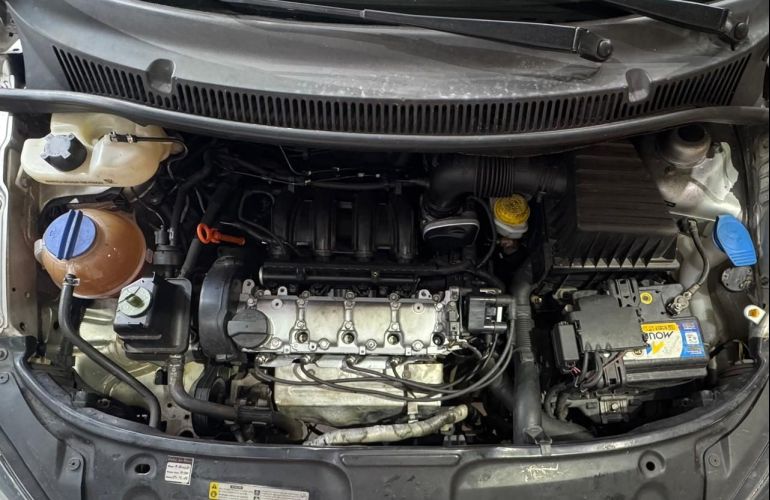 Volkswagen Fox 1.6 Mi 8v - Foto #8