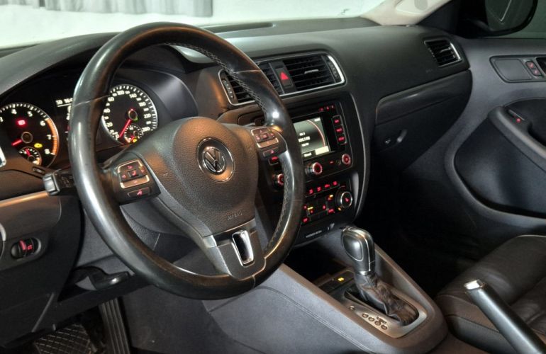 Volkswagen Jetta 2.0 TSI Highline DSG - Foto #6