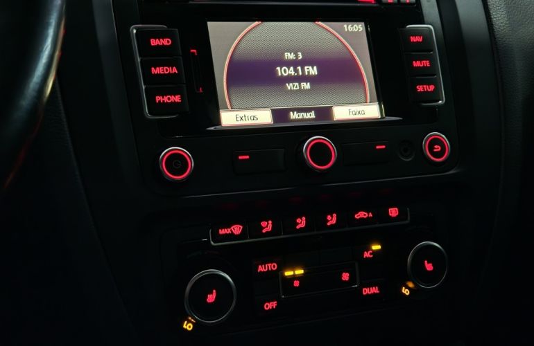 Volkswagen Jetta 2.0 TSI Highline DSG - Foto #10