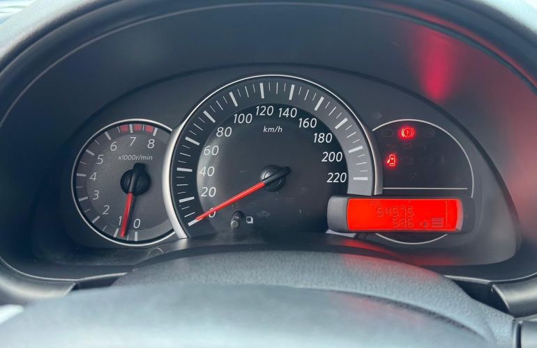 Nissan March 1.6 SV 16v - Foto #4