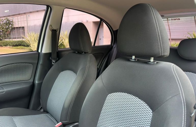 Nissan March 1.6 SV 16v - Foto #6