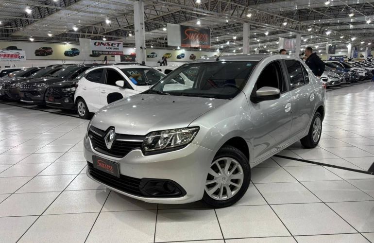 Renault Logan 1.6 Expression 8v - Foto #1