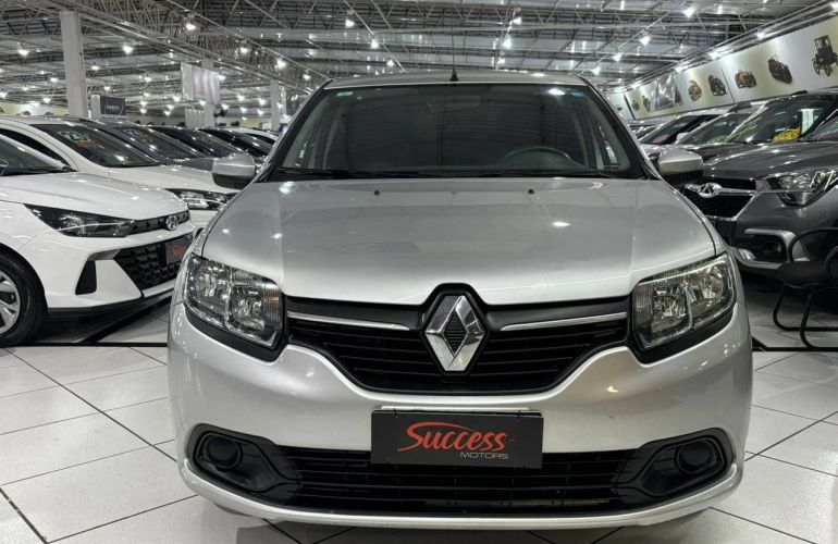 Renault Logan 1.6 Expression 8v - Foto #3