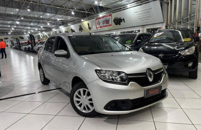 Renault Logan 1.6 Expression 8v - Foto #5