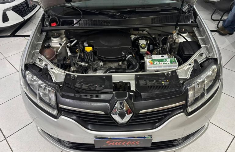 Renault Logan 1.6 Expression 8v - Foto #7