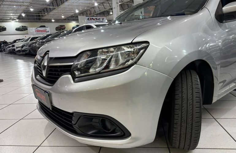 Renault Logan 1.6 Expression 8v - Foto #8