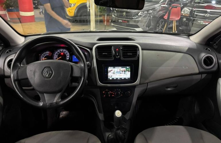 Renault Logan 1.6 Expression 8v - Foto #9