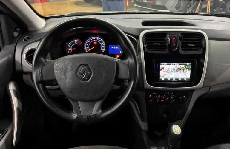 Renault Logan 1.6 Expression 8v - Foto #10