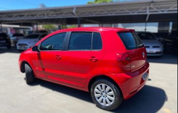Volkswagen Fox 1.0 8V (Flex) 4p - Foto #2