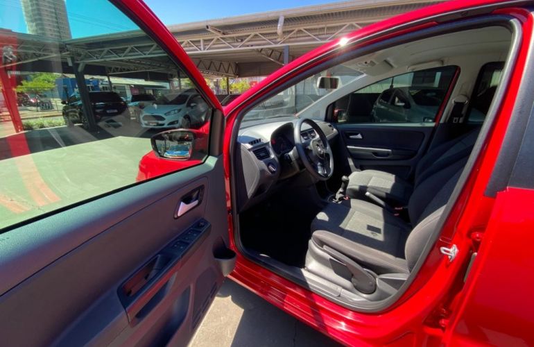 Volkswagen Fox 1.0 8V (Flex) 4p - Foto #5