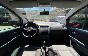 Volkswagen Fox 1.0 8V (Flex) 4p - Foto #8