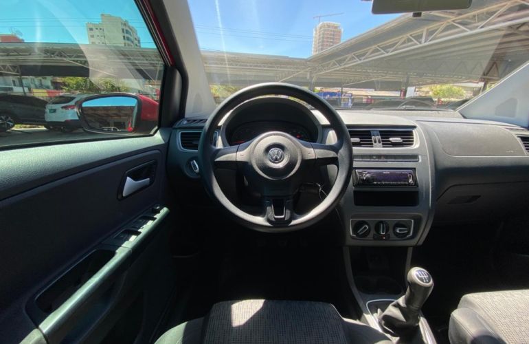 Volkswagen Fox 1.0 8V (Flex) 4p - Foto #9