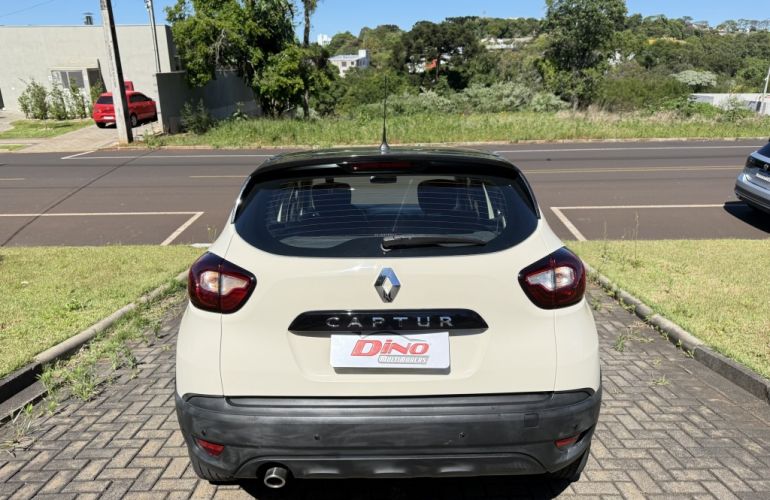 Renault Captur 1.6 Life CVT - Foto #4