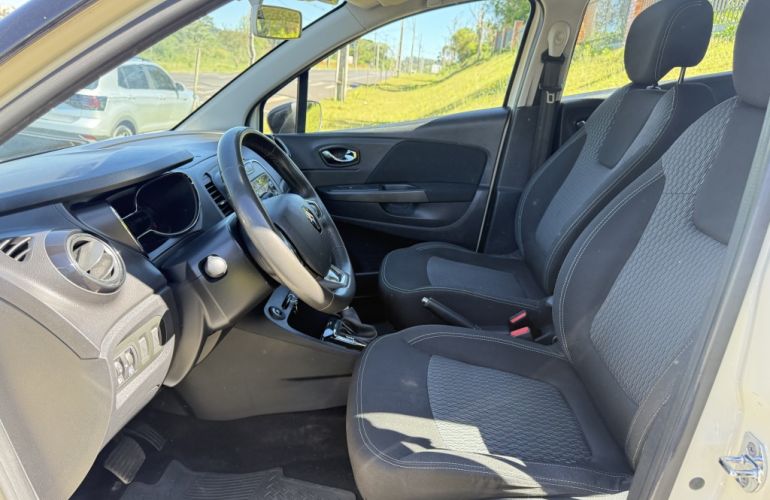 Renault Captur 1.6 Life CVT - Foto #6
