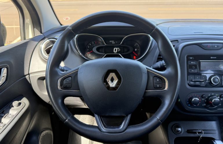 Renault Captur 1.6 Life CVT - Foto #8