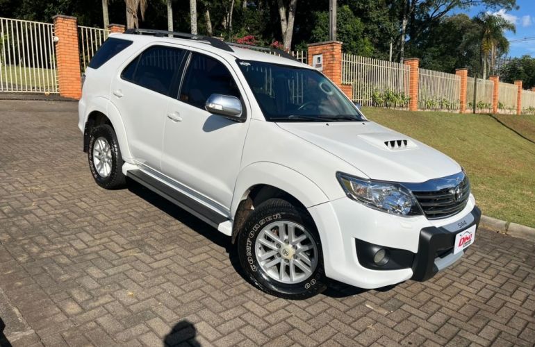 Toyota Hilux SW4 SRV 3.0 4X4 (7 Lugares) - Foto #1