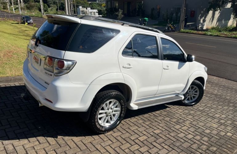 Toyota Hilux SW4 SRV 3.0 4X4 (7 Lugares) - Foto #4