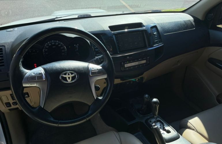 Toyota Hilux SW4 SRV 3.0 4X4 (7 Lugares) - Foto #8