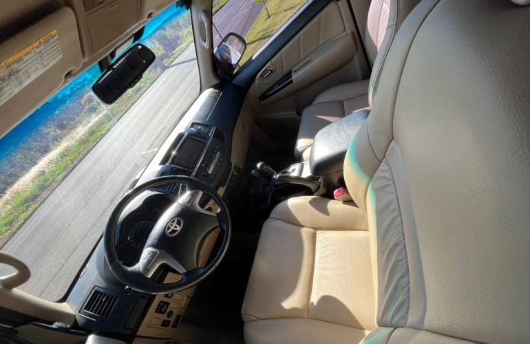 Toyota Hilux SW4 SRV 3.0 4X4 (7 Lugares) - Foto #10