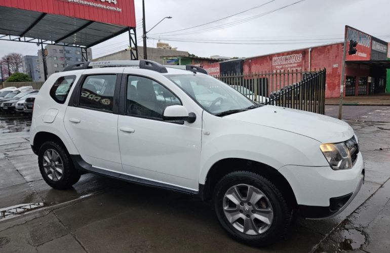 Renault Duster 2.0 16V  Dynamique Media NAV 4x4 (Flex) - Foto #4