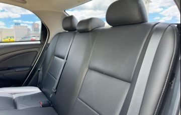 Toyota Etios 1.5 X Plus Sedan 16v - Foto #9