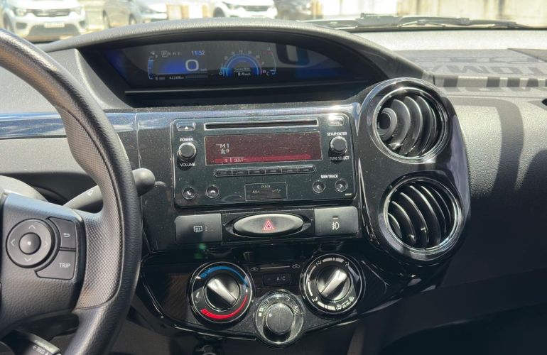 Toyota Etios 1.5 X Plus Sedan 16v - Foto #10
