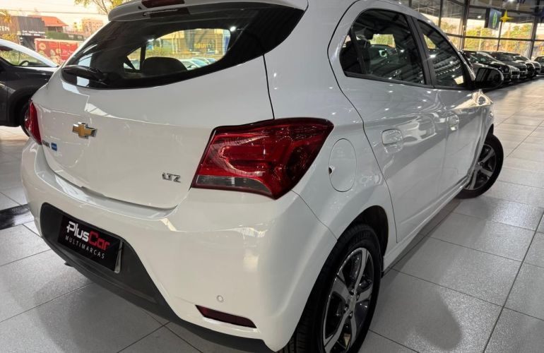 Chevrolet Onix 1.4 MPFi LTZ 8v - Foto #4