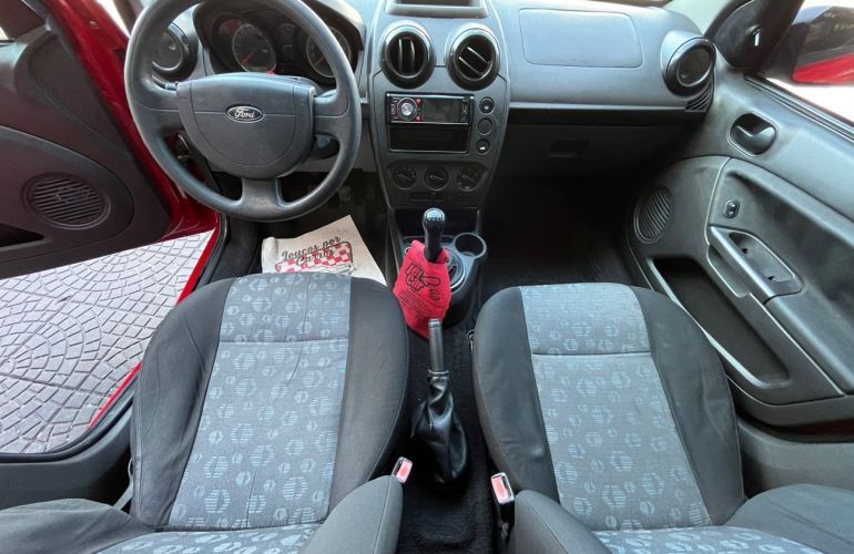 Ford Fiesta 1.6 MPi Hatch 8v - Foto #6