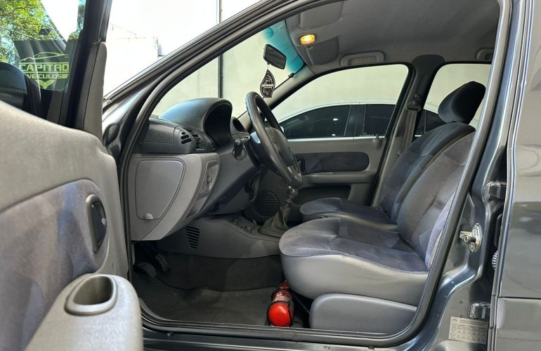 Renault Clio 1.0 Rt Sedan 16v - Foto #7
