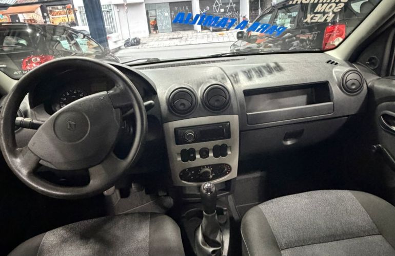 Renault Logan Expression 1.0 16V (Flex) - Foto #2
