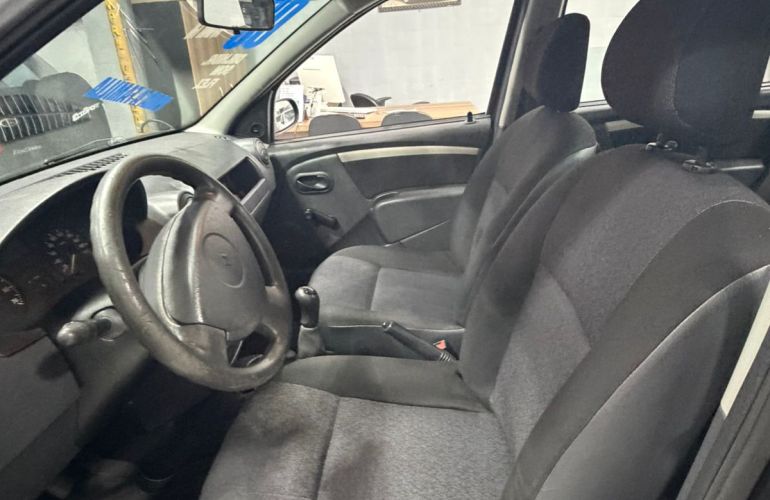 Renault Logan Expression 1.0 16V (Flex) - Foto #4