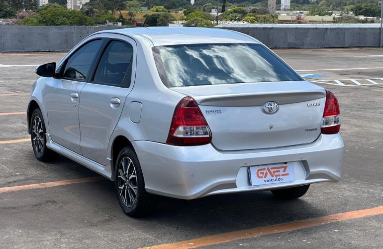 Toyota Etios 1.5 Platinum Sedan 16v - Foto #2