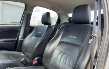 Toyota Etios 1.5 Platinum Sedan 16v - Foto #8
