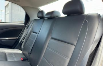 Toyota Etios 1.5 Platinum Sedan 16v - Foto #9