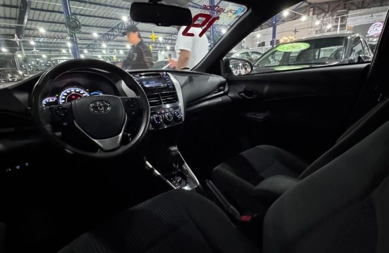 Toyota Yaris 1.3 16V Xl Multidrive - Foto #8