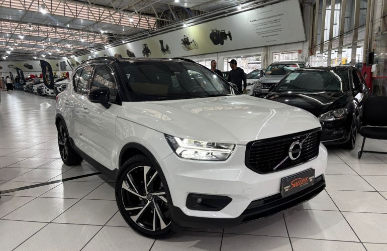 Volvo XC40 2.0 T5 R-Design AWD - Foto #4
