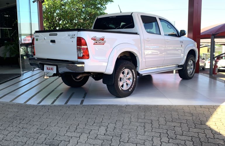 Toyota Hilux 3.0 TDI 4x4 CD SRV Top (Aut) - Foto #4