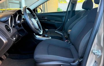 Chevrolet Cruze 1.8 LT 16v - Foto #4