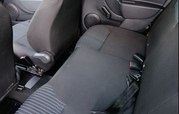 Renault Sandero Authentique 1.0 12V SCe (Flex) - Foto #4